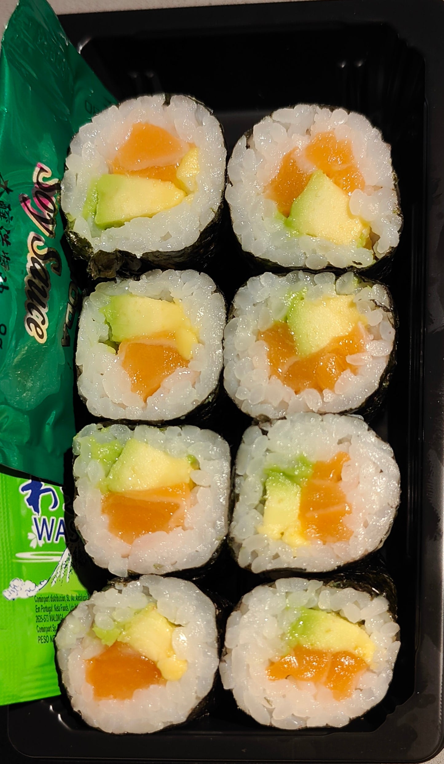 №212-MAKI SALMÓN CON AGUACATE